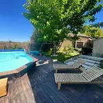 Avec Piscine Holiday home *