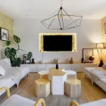 Avec Piscine Holiday home