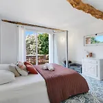 Avec Piscine Holiday home