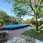 Avec Piscine Holiday home