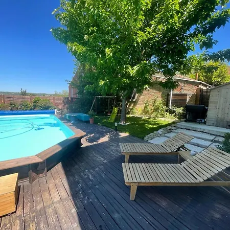 Avec Piscine בית נופש *